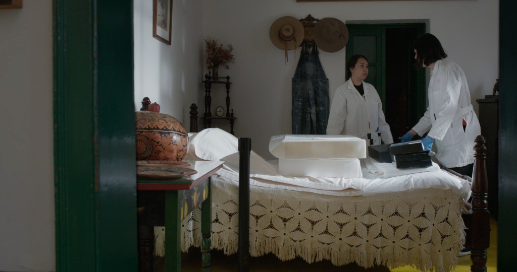 El cuarto de Frida Kahlo en el documental Frida: Viva la vida.