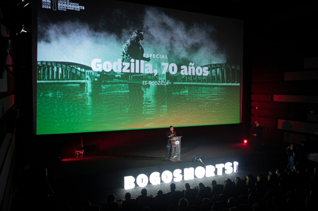 Bogoshorts 2024 bajo el lema "si lo piensas, ¿existe?", festival de cortometrajes de Bogotá. Programa especial de BOGOSHORTS: Godzilla, 70 años.