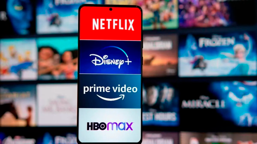 Plaraformas de streaming como Netflix, Disney+, Prime Video y HBO MAX han contribuido, entre otras razones, al declive de la asistencia a salas de cine a nivel mundial. 