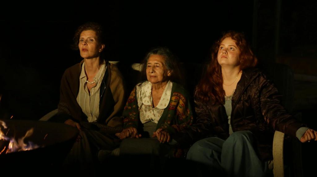 Plano con claroscuros que muestra la influencia del terror en la primera mitad de Golán.