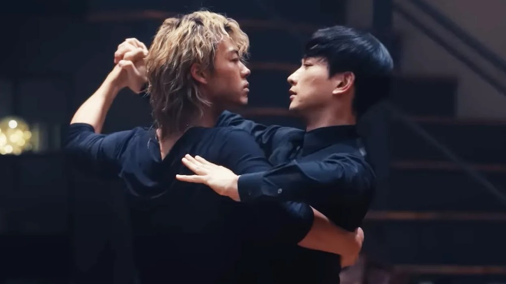 Escena de la película 10dance de Keishi Ohtomo con estética inspirada en Wong Kar-wai y técnica de step printing.