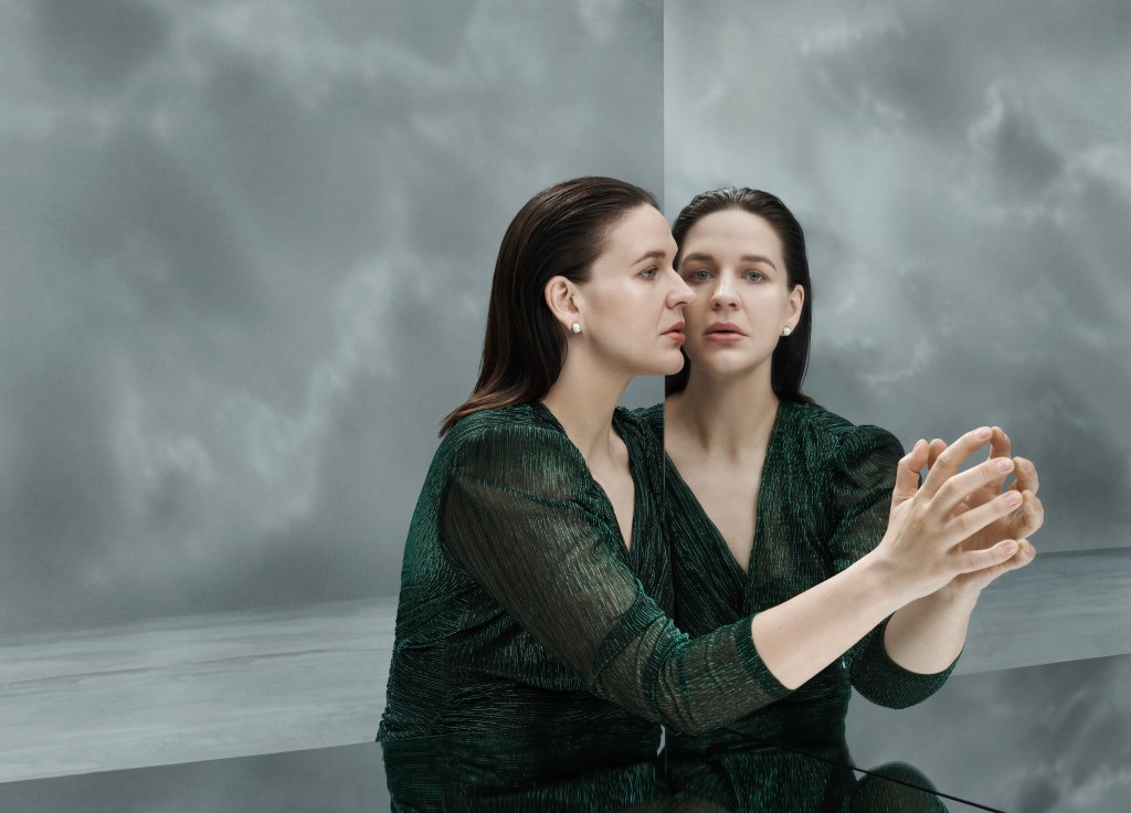 El universo visual de una obra que trasciende el tiempo. escenografia opera Wagner Met Opera diseño contemporaneo